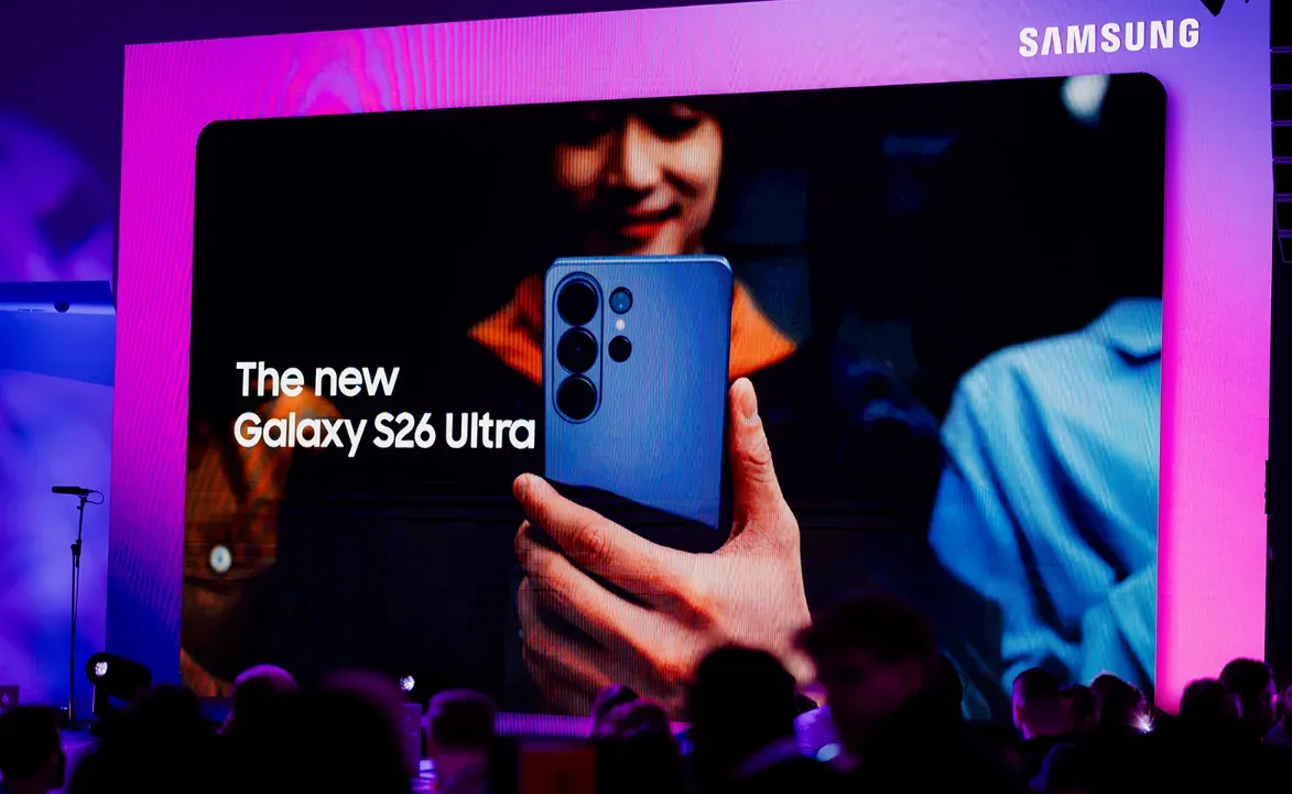 Samsung Galaxy Unpacked: the new Galaxy S26 Ultra on the big screen above the audience